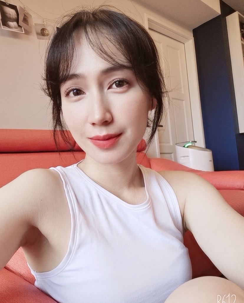 小薰的好膚質被許多人稱讚。（圖／翻攝自《estherxun》IG）