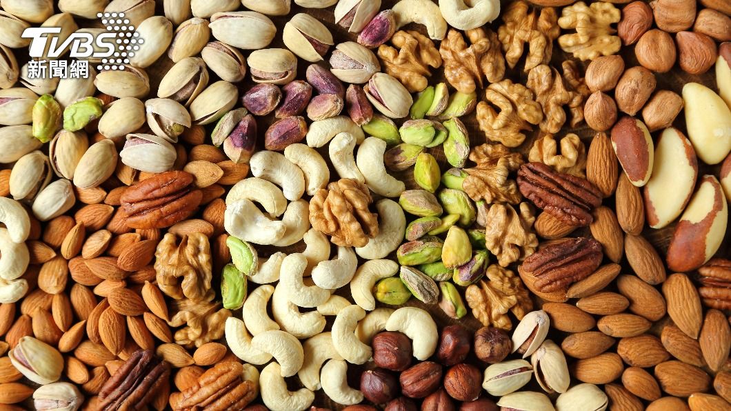 可以透過攝取堅果等Omega-3不飽和脂肪酸來預防慢性發炎。(示意圖/shutterstock達志影像)