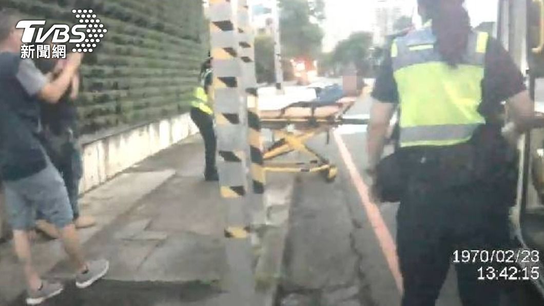 感情受挫！女爛醉跳車哭喊「救我小孩」　警一查傻眼