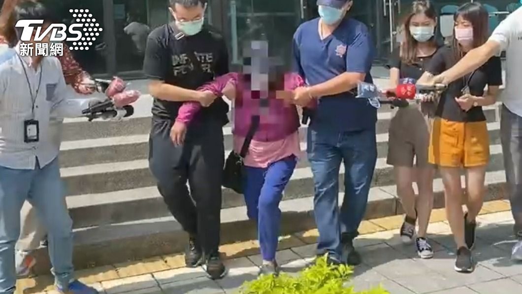 檢方複訊後將婦人責付兒子。(圖/TVBS)