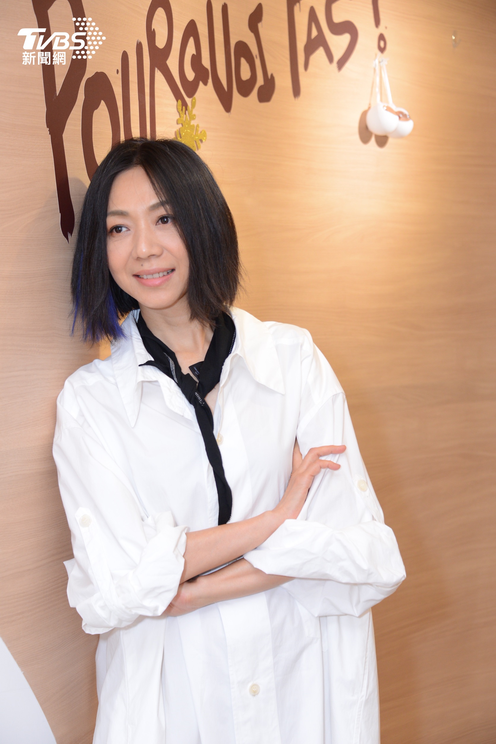 萬芳笑說疫情前錄影，至今頭髮都剪了。（圖／TVBS）