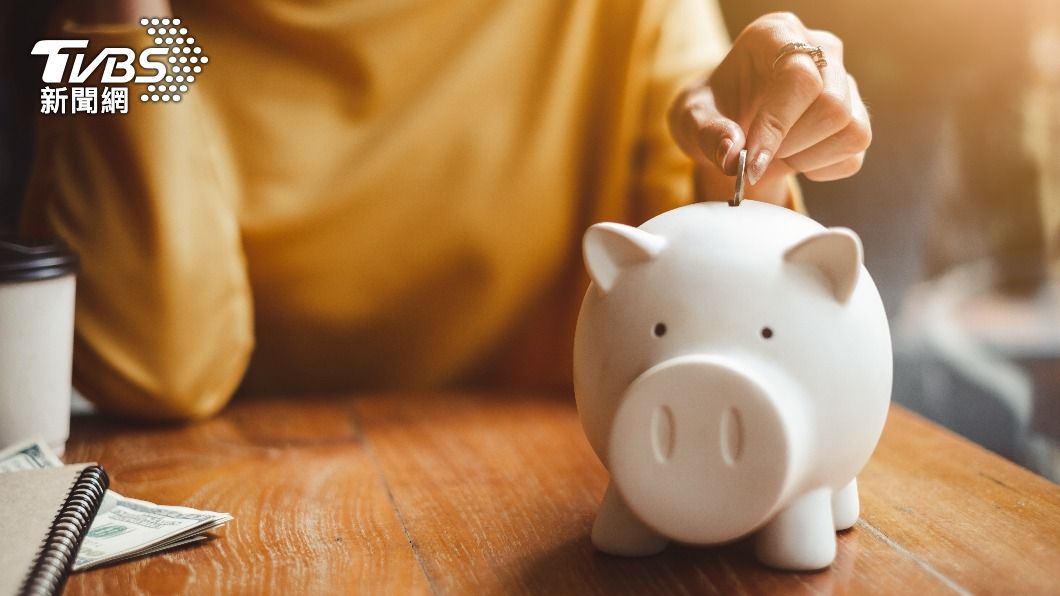 網友認為儘管儲蓄重要,但仍要有一定的生活品質。 (示意圖/shutterstock達志影像)