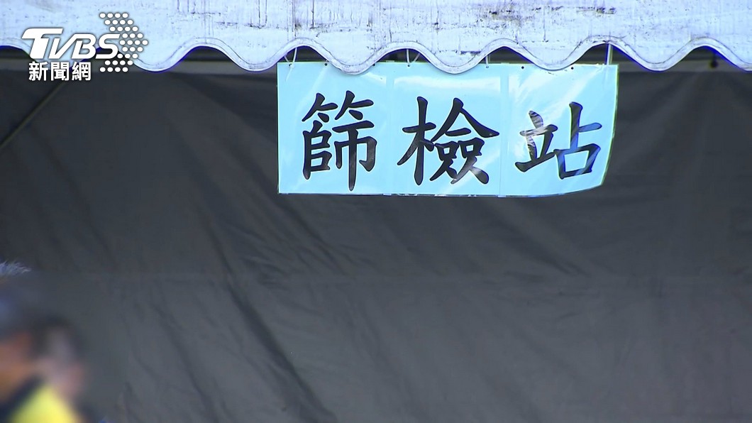 北市發了493封細胞簡訊通知足跡重疊的民眾，有症狀應該去採檢。（圖／TVBS資料畫面）