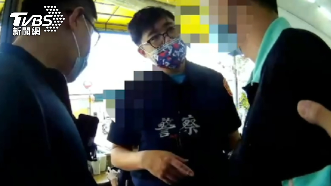宋姓員警通知其他同仁到場,將許男逮捕歸案。(圖/警方提供)