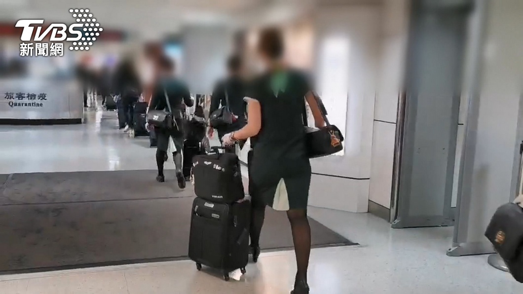 獨/指揮中心證實「1長榮空服員中鏢」 紐約返台檢疫確診
