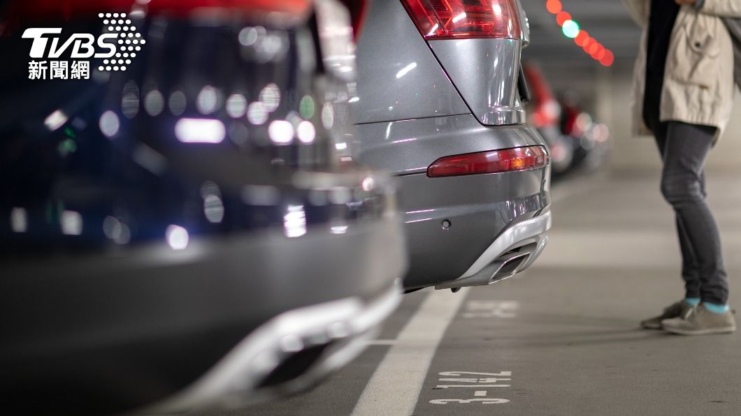 車位僅180公分怎麼停? 網揪可疑點:被侵佔了