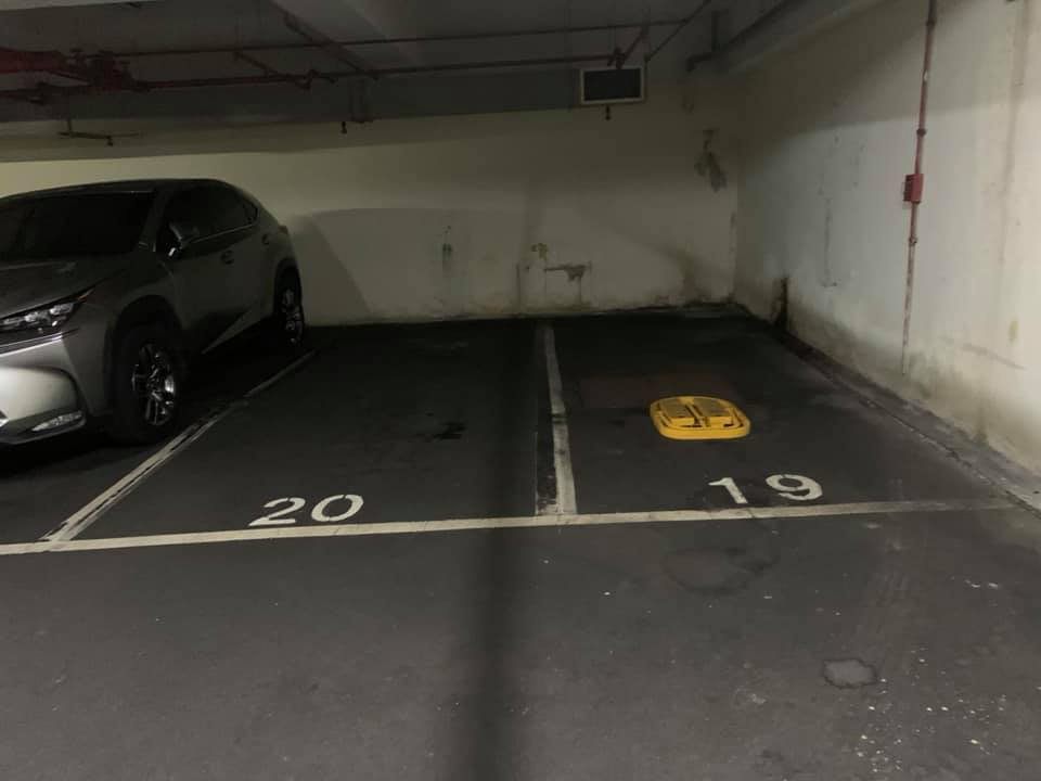 網友發現車位被重劃的痕跡。(圖/翻攝自買房知識家(A你的Q)臉書)