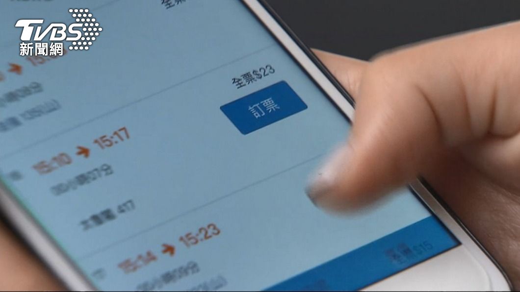 在台鐵取票可使用手機取電子票券。(圖/TVBS資料照)