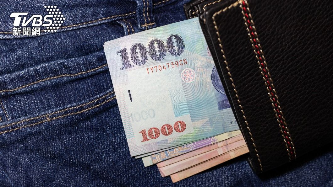 他見「加薪金額」驚覺被侮辱!過來人狂勸:不如跳槽
