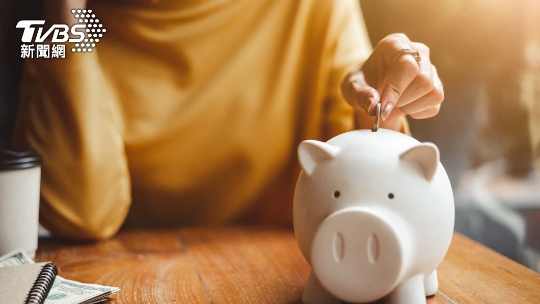 網友花了2年半成功存到人生第一桶金。(示意圖/shutterstock 達志影像)