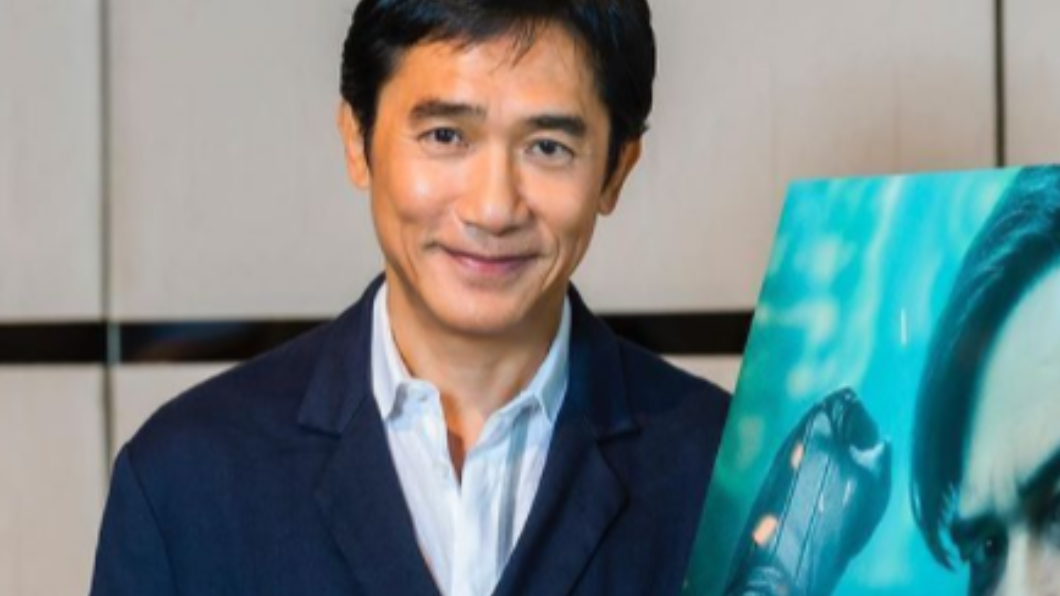 梁朝偉在新電影《尚氣與十環傳奇》飾演男主角父親。(圖/翻攝自梁朝偉IG)