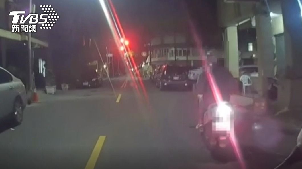 通緝犯三更半夜騎車找房 口罩拉一半被警盤查
