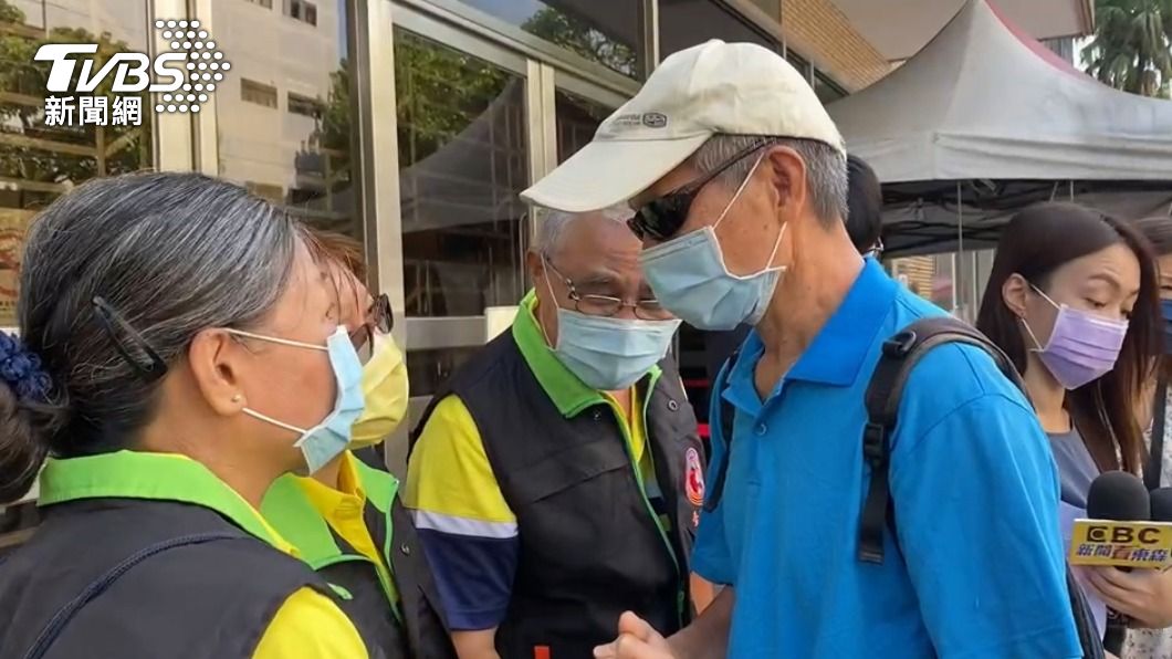 高父痛罵陳伯謙是人渣。(圖/TVBS)