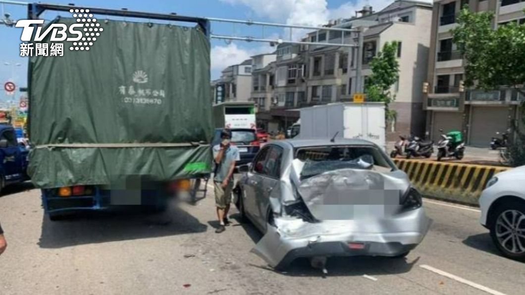 死亡下坡！台中向上路六段8車連撞　幸無人傷亡