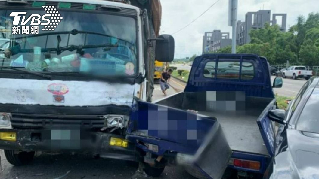 台中向上路六段今日上午發生追撞事故。(圖/民眾提供)