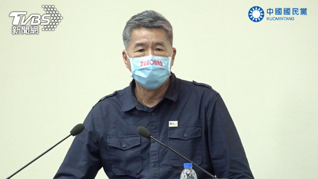 藍黨魁政見會比募款能力!張亞中秀500萬美元支票