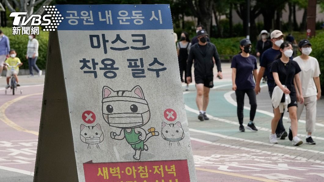 南韓隨處可見呼籲民眾配戴口罩標語。(圖/達志影像美聯社)