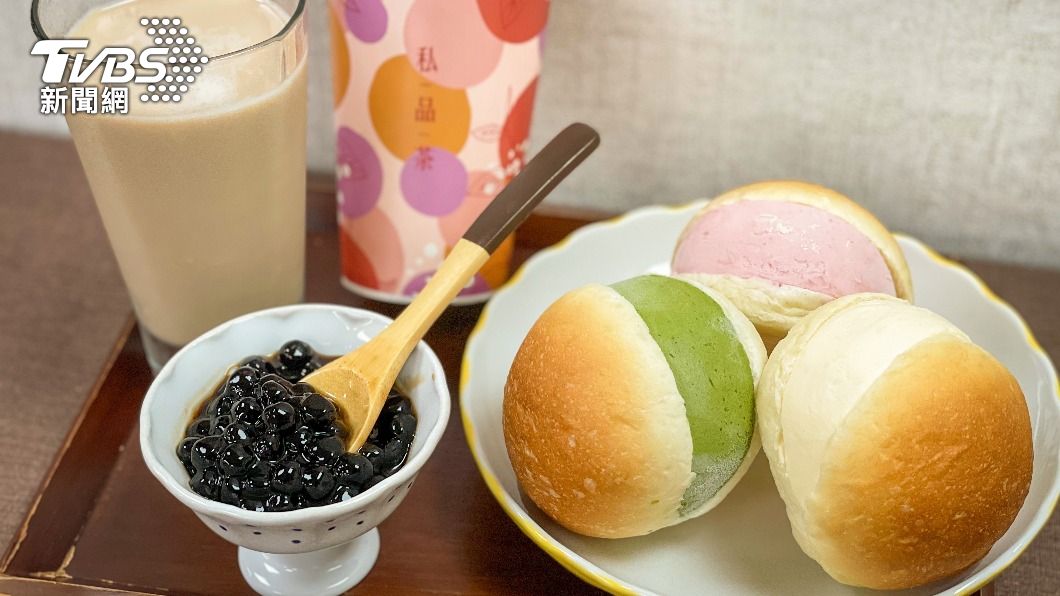 全家用甜品飲料撫慰上班族。(圖/全家便利商店提供)