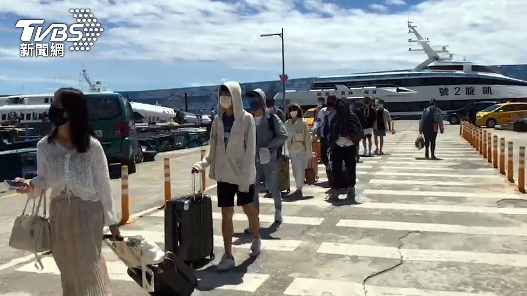 颱風璨樹逼近　綠島蘭嶼添補物資、旅客提前返回