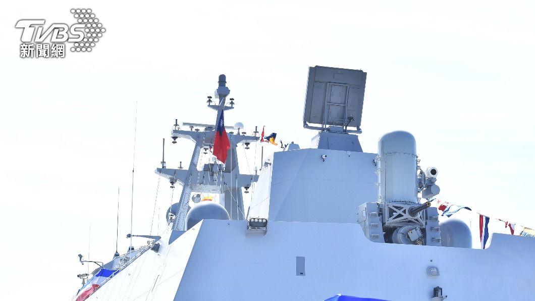 圖為塔江軍艦後方方陣快砲。（圖／中央社）