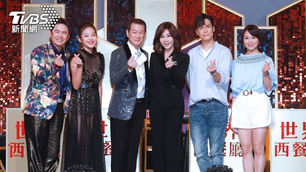 蔡小虎與洪都拉斯、賴慧如、陳美鳳、Gino、陳妍安合影。(圖/民視提供)