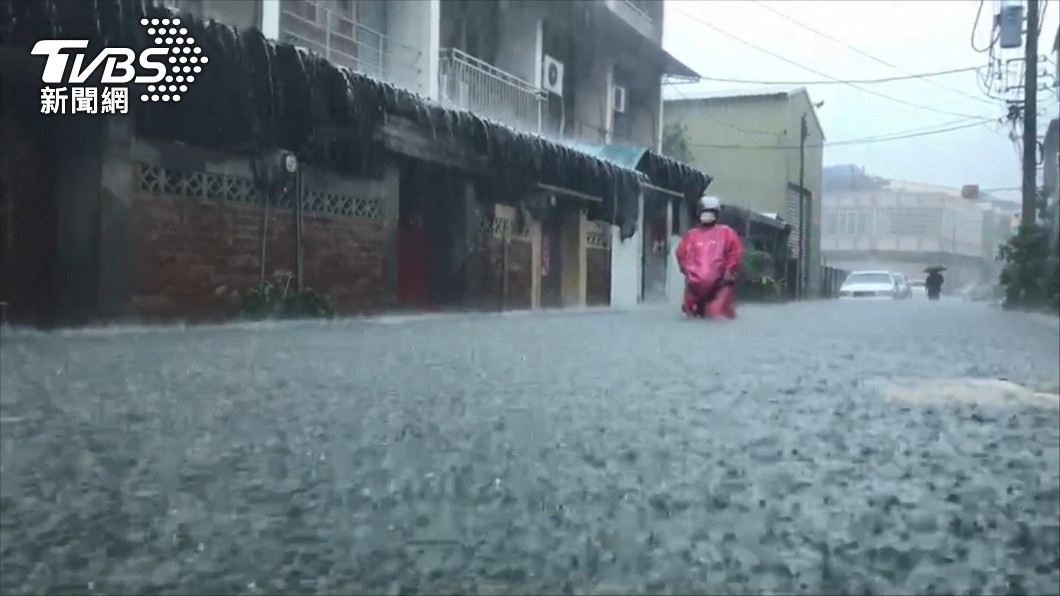 強颱璨樹逼近!專家:「這些地方」這天有望放颱風假
