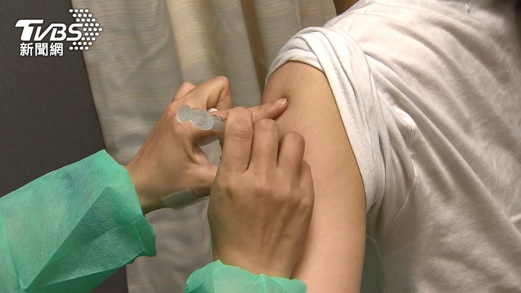 OL打疫苗隔天想休假　主管打槍還出招：打完就回來上班