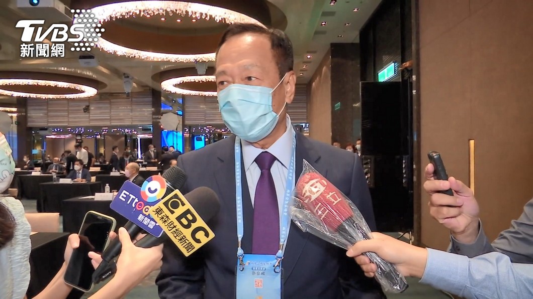 郭台銘說明疫苗到貨期程。（圖／TVBS）