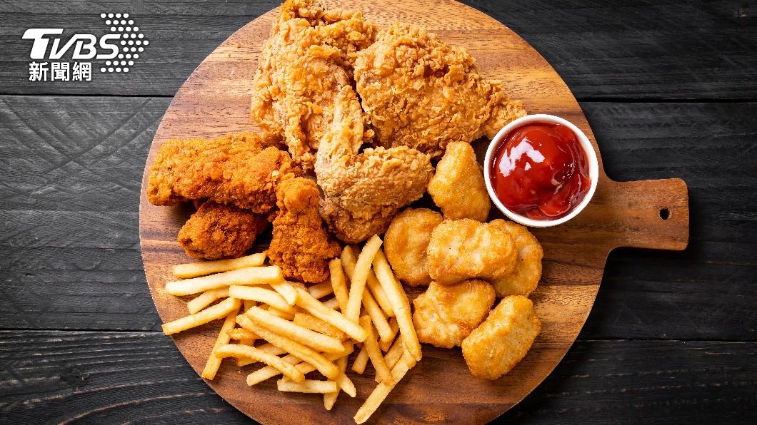 一週只吃一次炸烤食物,幫助自己戒糖。(示意圖/shutterstock達志影像)