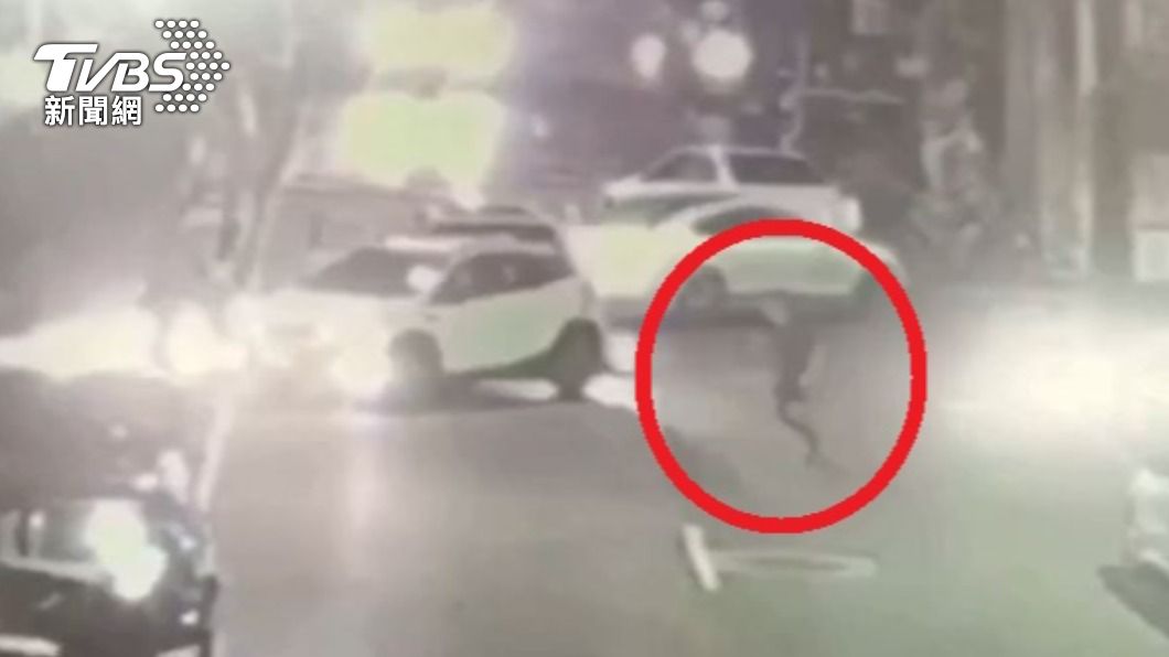 嫌犯開車衝撞,林姓男子負傷逃跑。(圖/TVBS資料畫面)