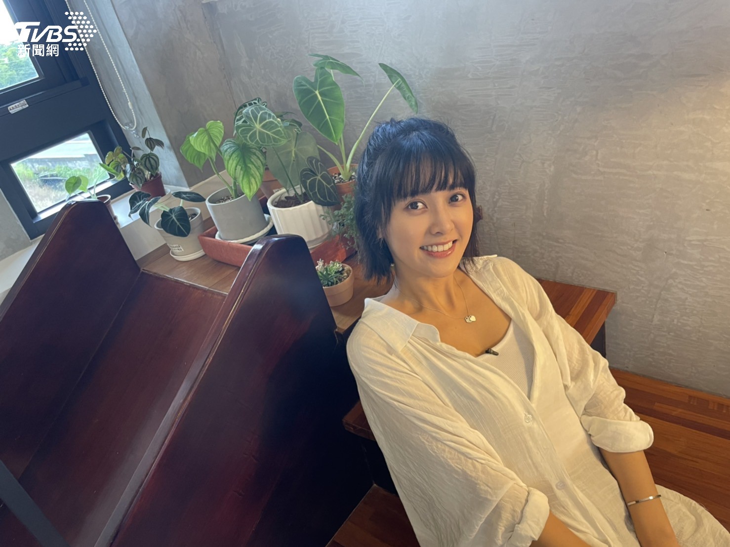 大元帶了許多植物親自照顧。(圖/TVBS)