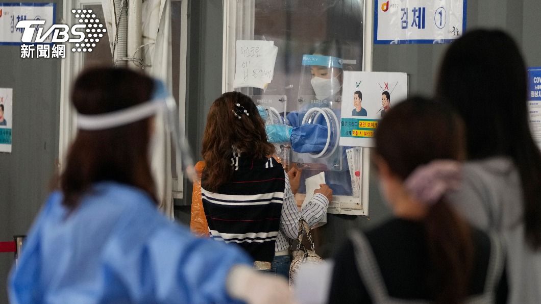 南韓政府表示要先完成國內7成接種率,才會考慮對外援助疫苗。(圖/AP)
