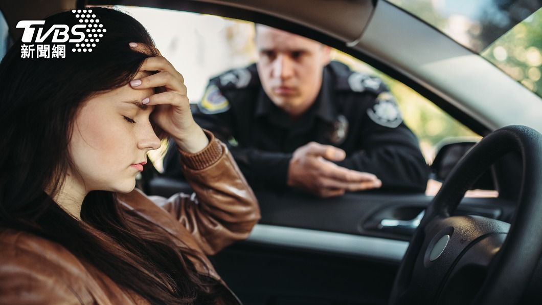 英國一名女子只要坐到方向盤前,就會陷入恐慌。(示意圖/shutterstock達志影像)