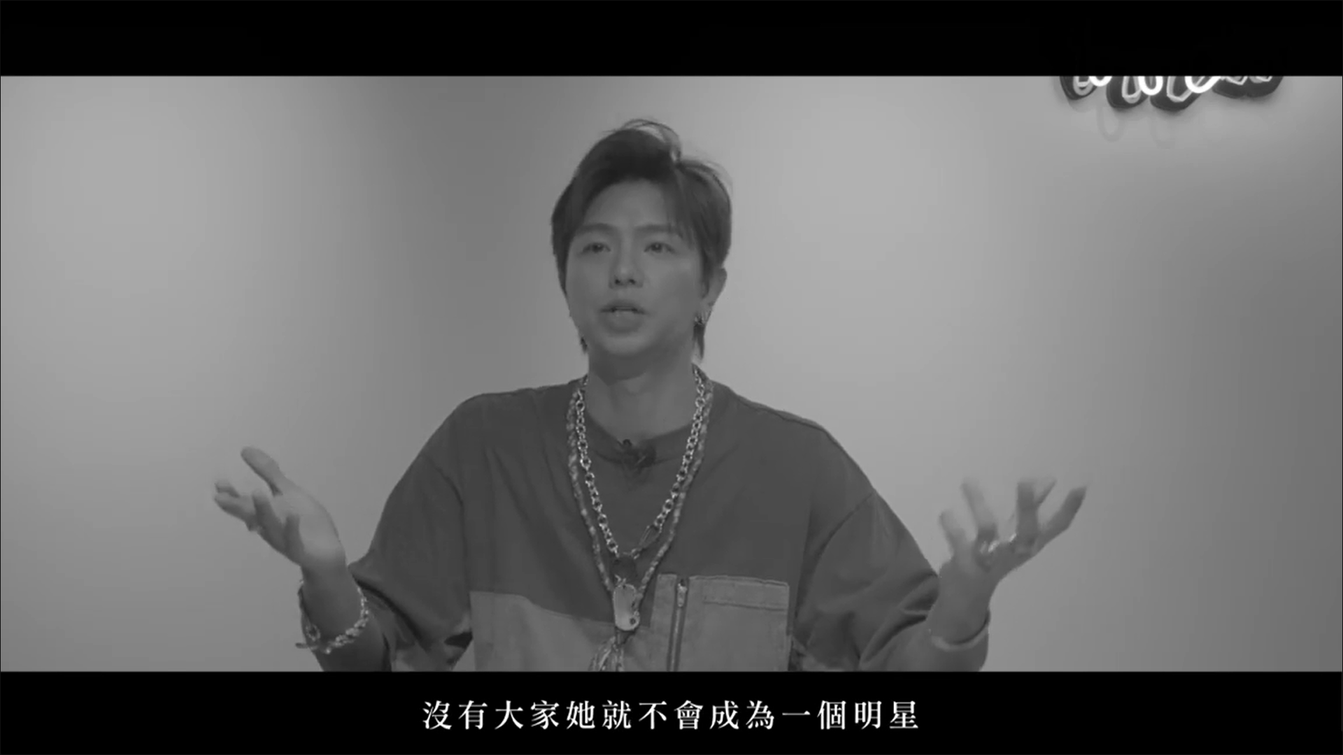 小鬼黃鴻升出現在楊丞琳演唱會幕後紀實。(圖/翻攝自rainie77 IG)