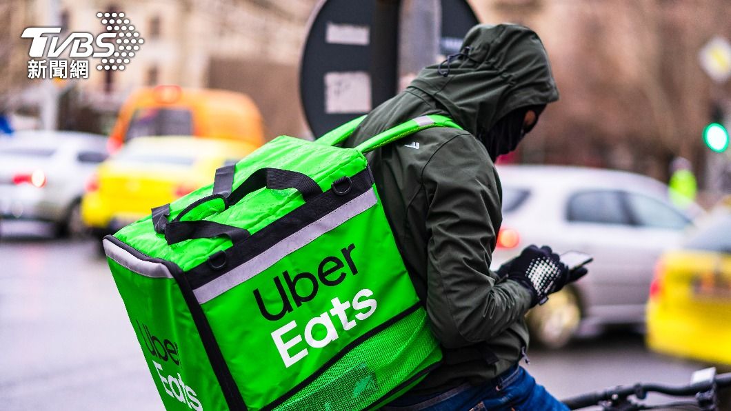 Uber Eats表示遵守政府颱風天不得外送的行政命令。(示意圖/shutterstock達志影像)