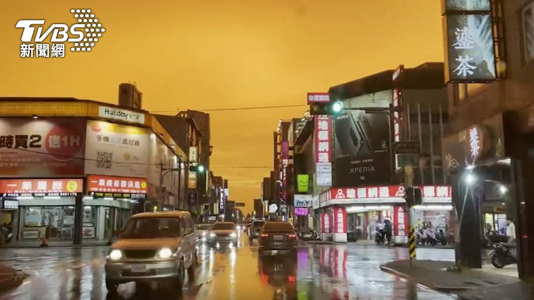 氣象站解釋,下大雨的機率很高。(圖/TVBS)