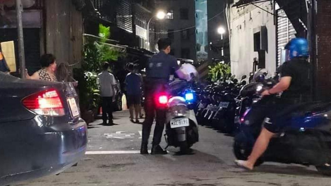警方到場處理竊案意外變成網友討論的焦點。(圖/Facebook愛新莊我是新莊人)
