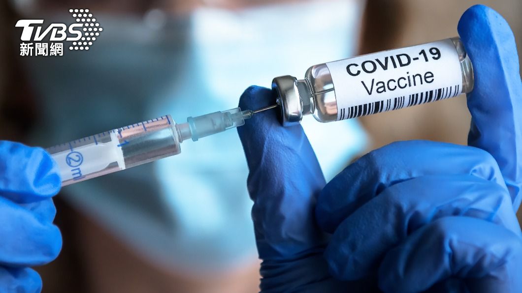 有些人可能因接種新冠肺炎疫苗而產生不同副作用。(示意圖/shutterstock達志影像)