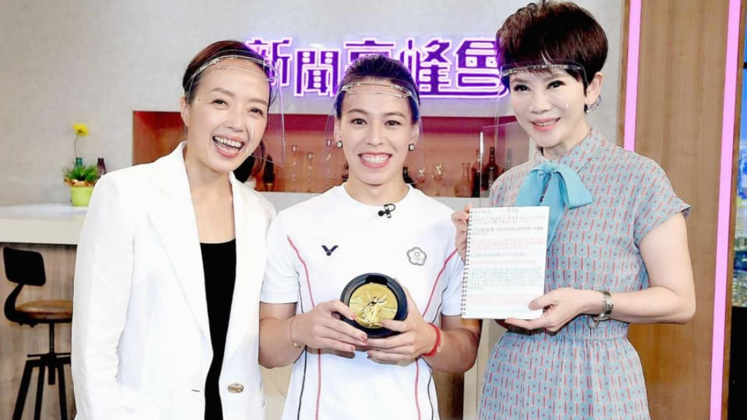 節目組邀來許芳宜(左)參與對談。(圖/翻攝自陳雅琳臉書)