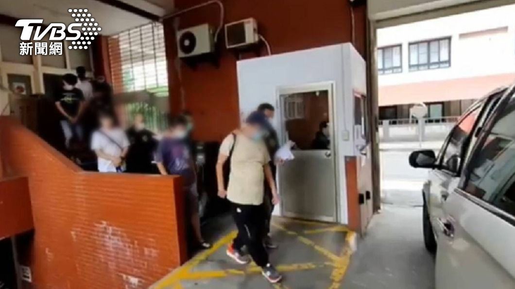 交友網站林姓負責人等14人遭逮。（圖／高雄刑大提供）