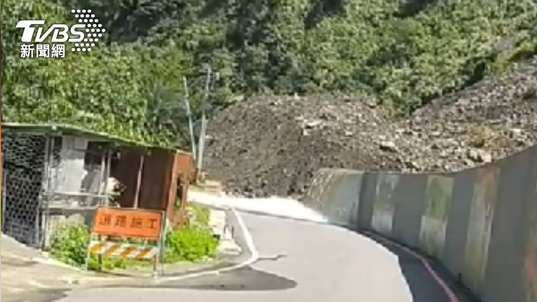 土石坍方,泉水也隨之傾瀉。(圖/民眾提供)