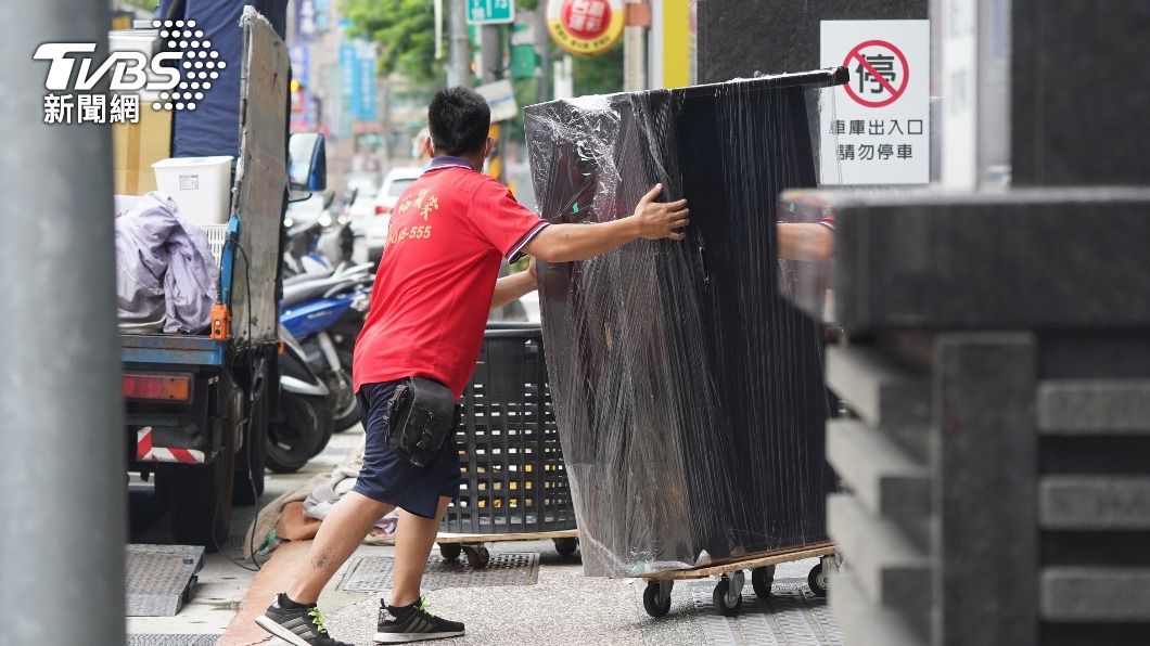 勞動市場需求止跌回升 7月受僱員工數、薪資雙揚