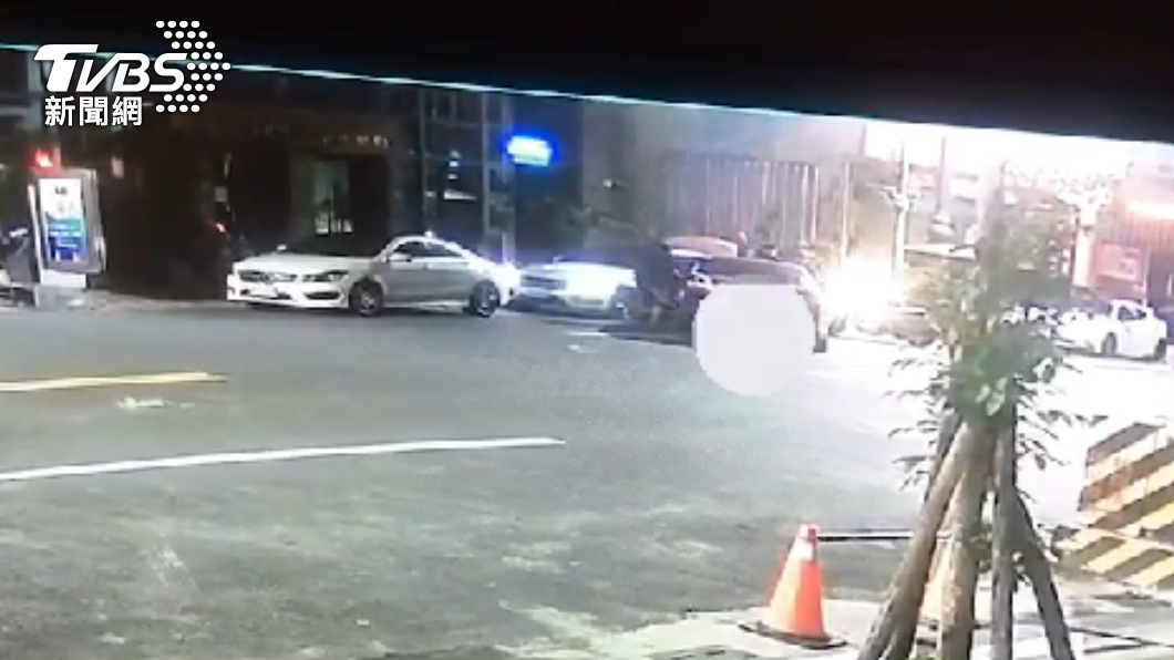 高雄一名林姓男子遭5名惡煞強押上車。（圖／警方提供）