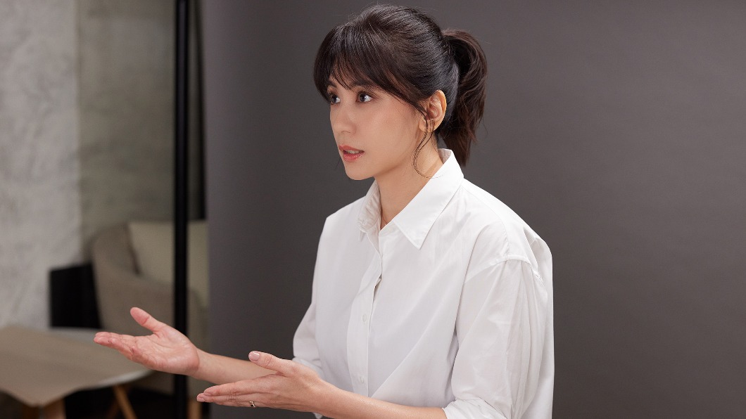 而本身有三個女兒的賈靜雯自曝是個「操心行母親」。(圖/愛最大慈善光協會提供)