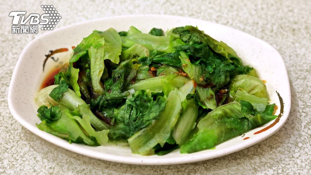 客人常在小吃店點燙青菜。(示意圖/shutterstock達志影像)