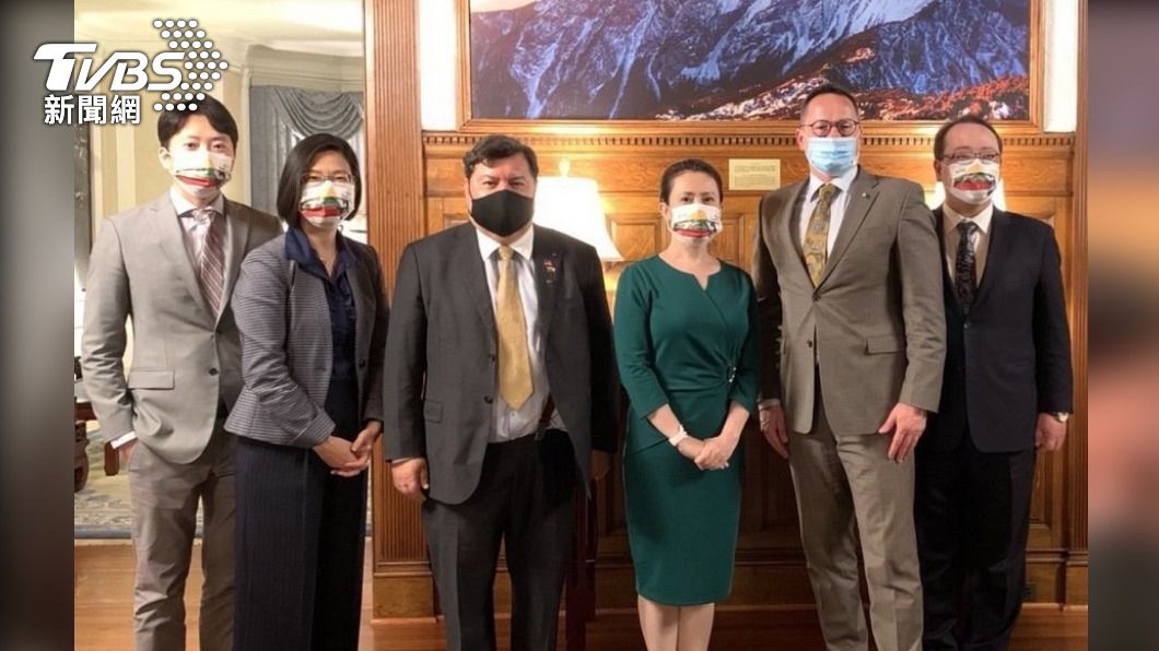 立陶宛國會外委會主席帕維里歐尼斯訪問華府,12日與駐美代表蕭美琴會晤。(圖/中央社)