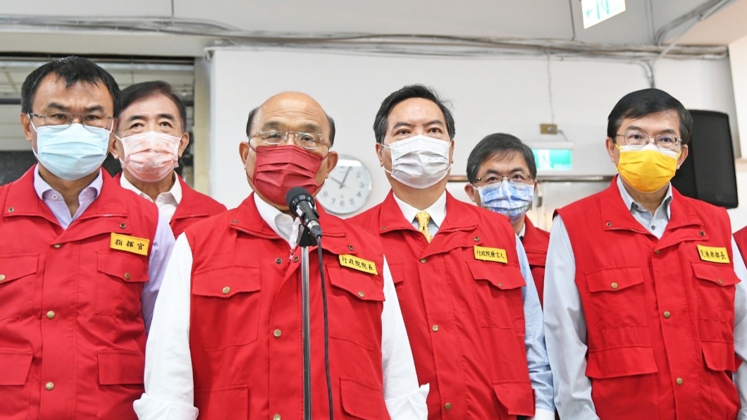 蘇貞昌昨建議指揮中心鬆綁防疫規範。(圖/行政院提供)