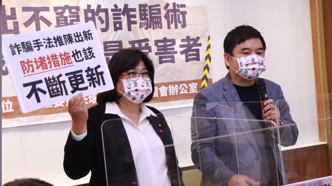 民進黨立委王美惠(左)、莊瑞雄(右)。(圖/莊瑞雄辦公室提供)