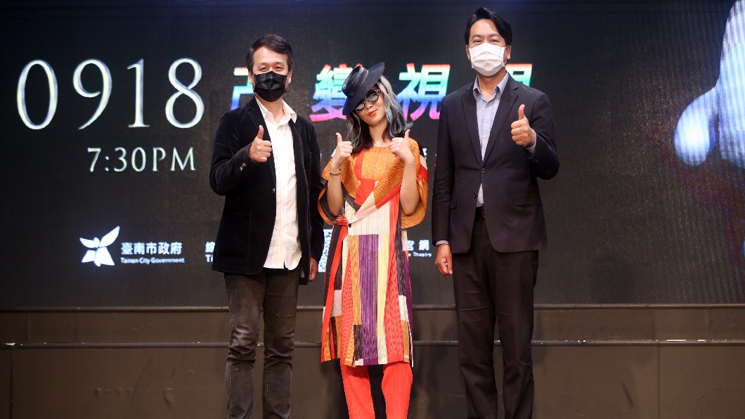 壞特精心打扮出席記者會。(圖/華碩雲端提供)