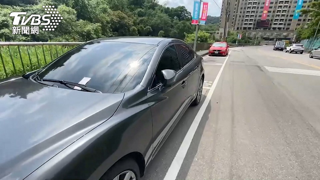 「心情不好」破壞路旁車輛、打路人 台中男遭警壓制送辦